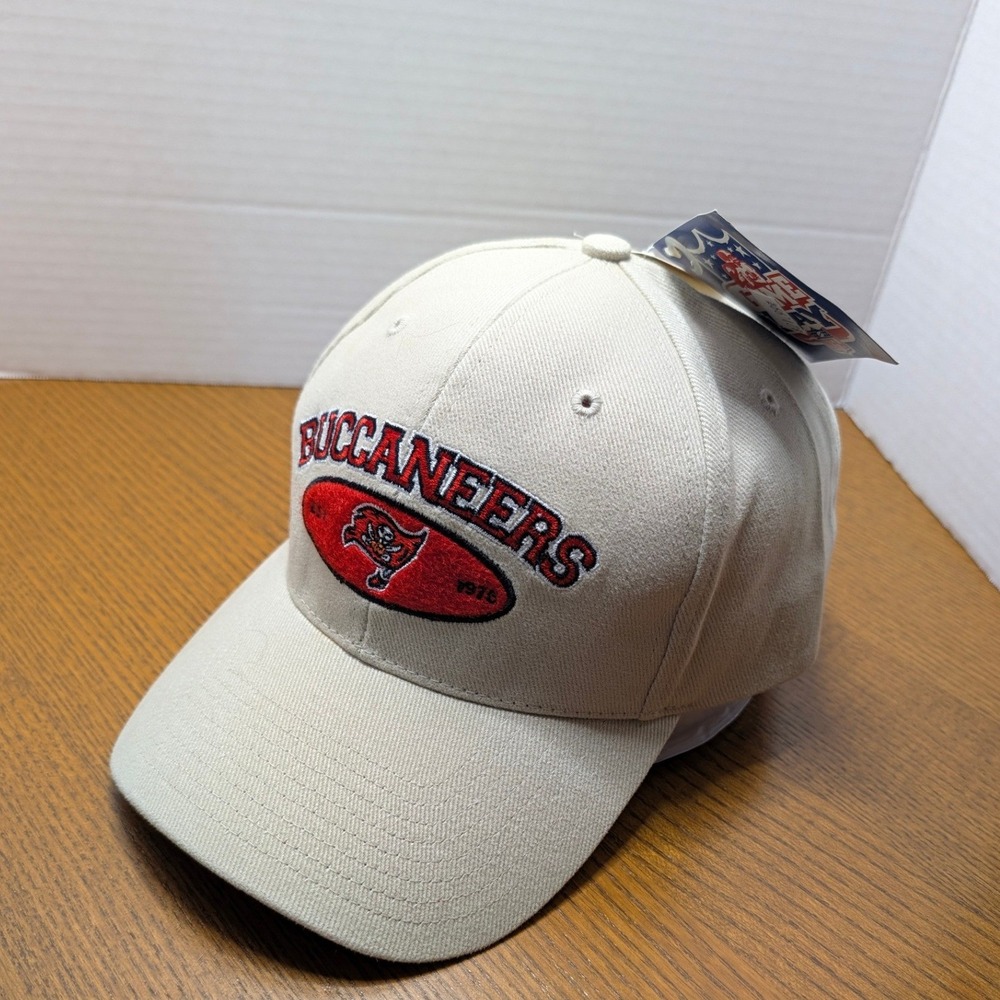 Vtg New Dead Stock Tampa Bay Buccaneers Twins Enterprise Strap back Hat Beige